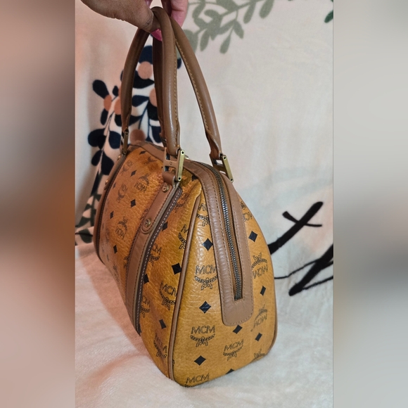 💯 Authentic MCM Cognac Visetos and Leather Top Handle Handbag - Picture 7 of 15